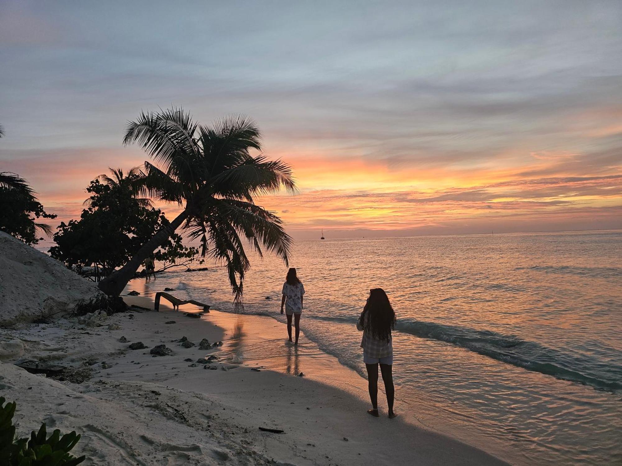 Nirili Villa Dhiffushi Exterior foto